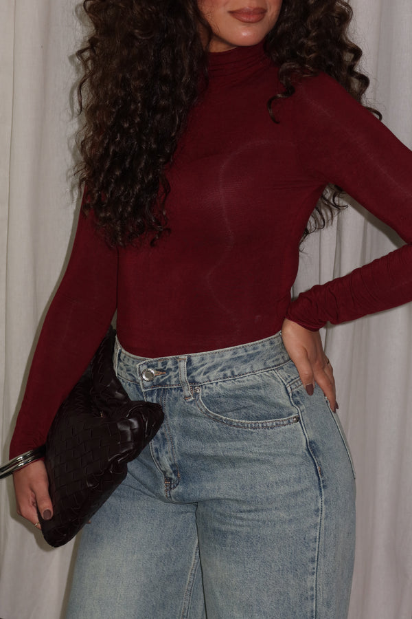 BASIC TURTLENECK BURGUNDY