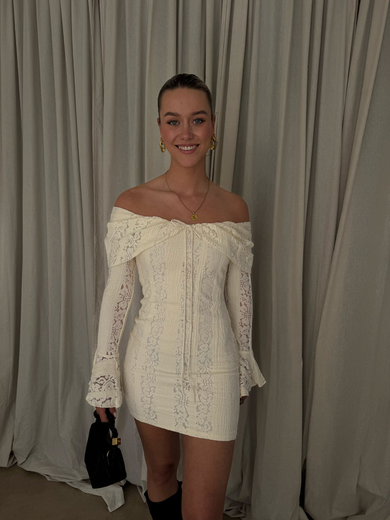 OFFSHOULDER LACE DRESS CREME